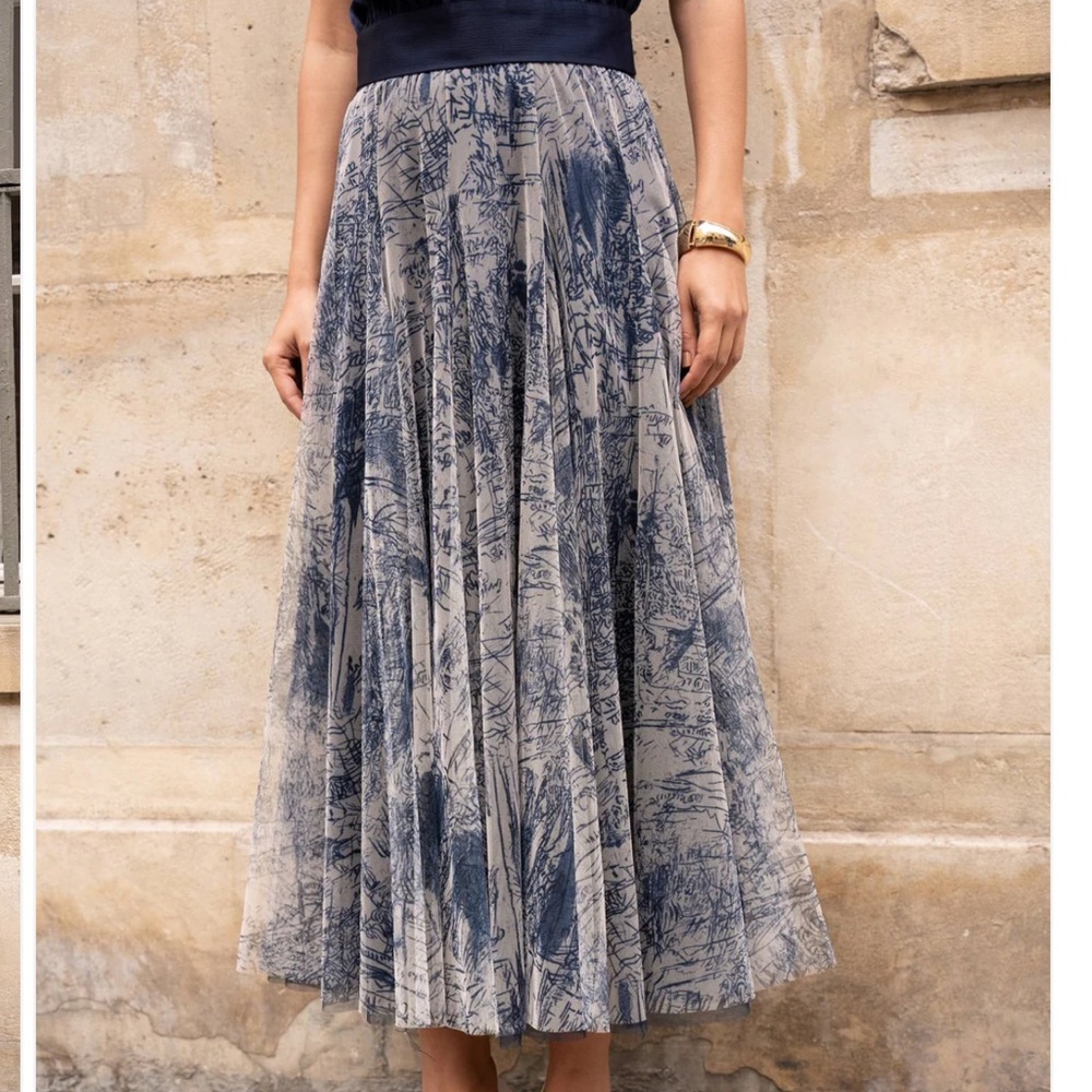 CHOKLATE
Elegant Navy and Gray Tulle Skirt
Size S/M